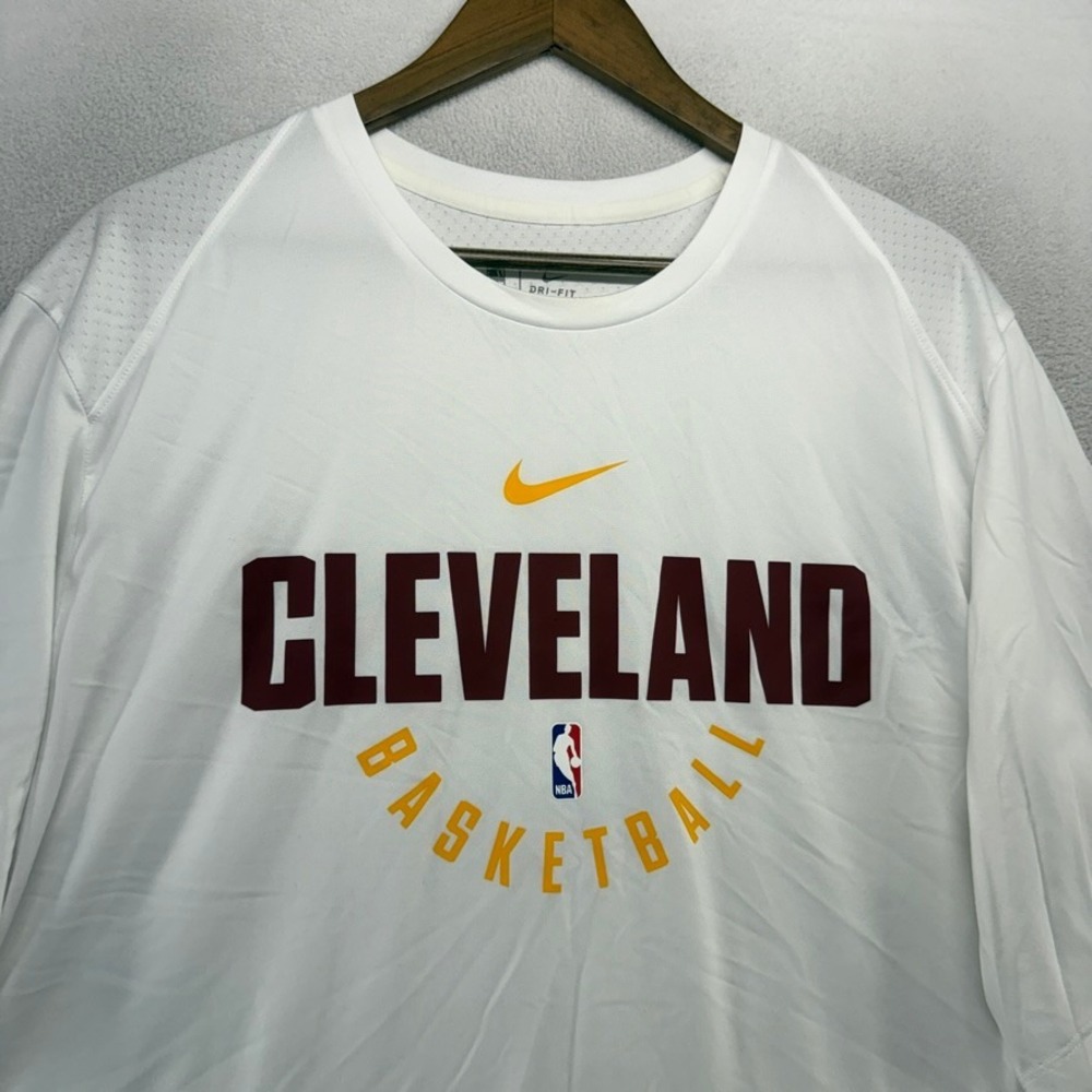 Cleveland Cavaliers Shirt men's 2XL White Nike Dri Fit Team Player NBA Graphic
